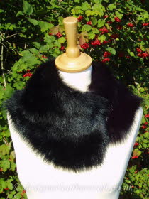 Black Toscana Shearling Tippet T37 Fastens with Magnets
