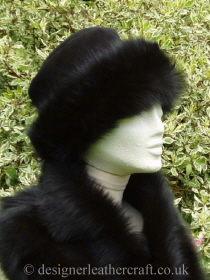 Topper Toscana Shearling Hat in Black